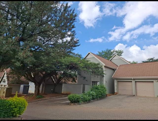 2 BEDROOM TOWNHOUSE FOR SALE IN OLYMPUS AH